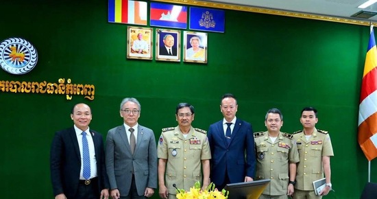 ឯកឧត្តម ឧត្តមសេនីយ៍ឯក ជួន ណារិន្ទ អនុញ្ញាតឱ្យក្រុមហ៊ុនឯកជនចូលជួបពិភាក្សាការងារ ពាក់ព័ន្ធគម្រោងបំពាក់ប្រព័ន្ធប៊ូតុងប្រកាសអាសន្ន នៅតំបន់ទេសចរណ៍