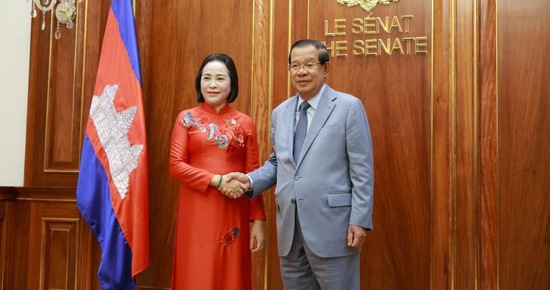 សម្ដេចតេជោ ហ៊ុន សែន អនុញ្ញាតជូនលោកជំទាវ Nguyen Thi Thanh អនុប្រធានសភាវៀតណាម ចូលជួបសំដែងការគួរសម