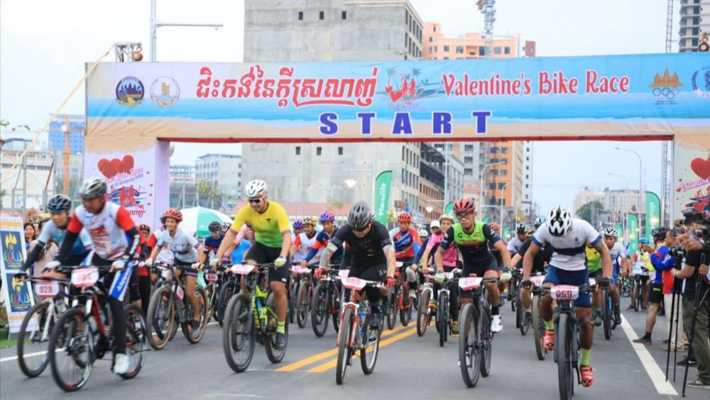 Valentine’s Bike Race in Sihanoukville Attracts 350 Participants